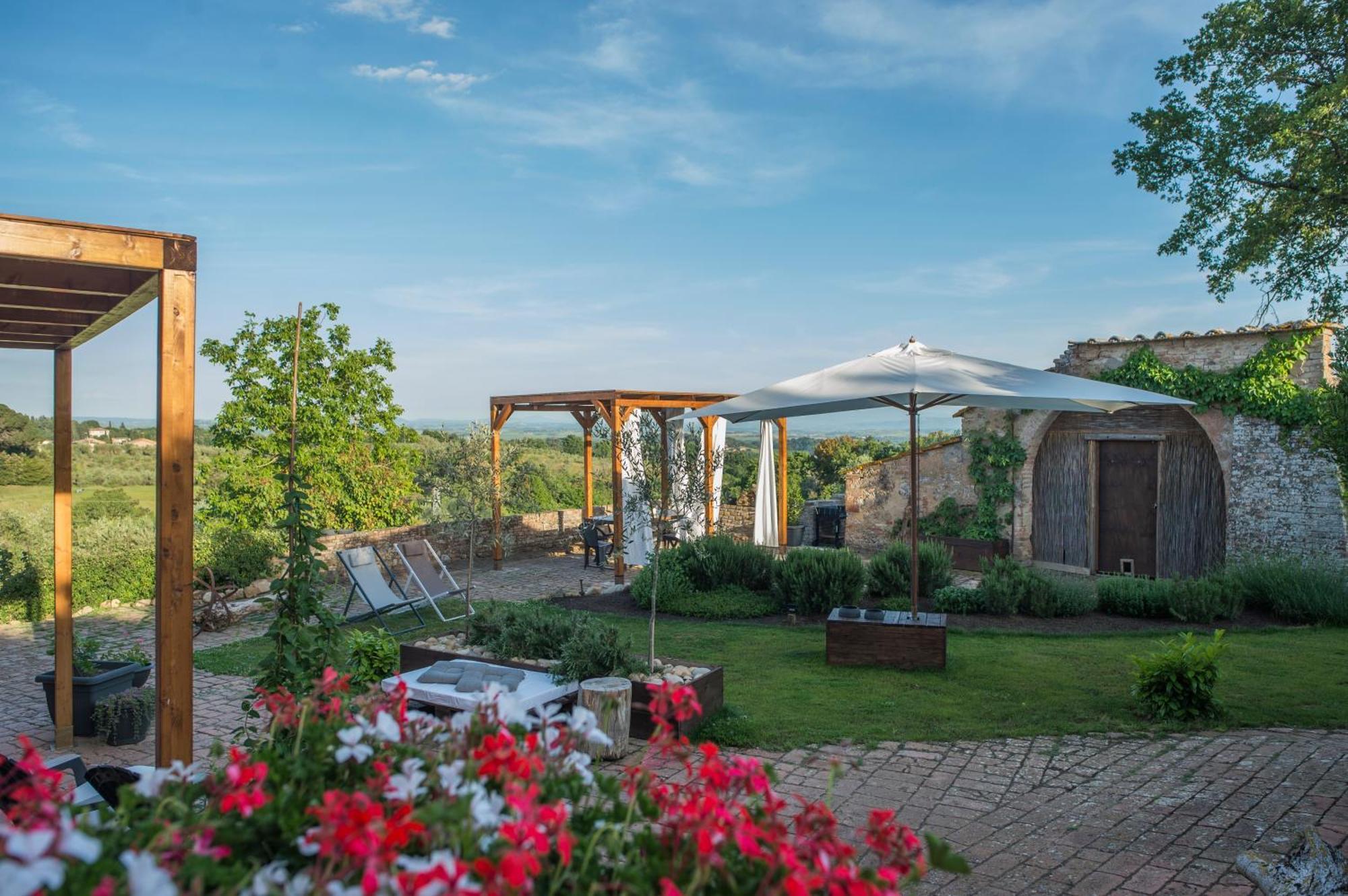 Palazzo Del Papa Country Suites Сиена Екстериор снимка